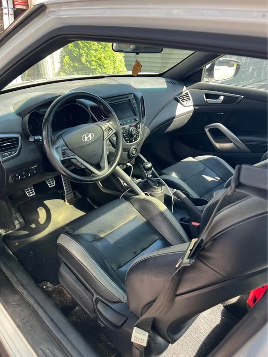 2016 Hyundai Veloster - Image 4 of 4