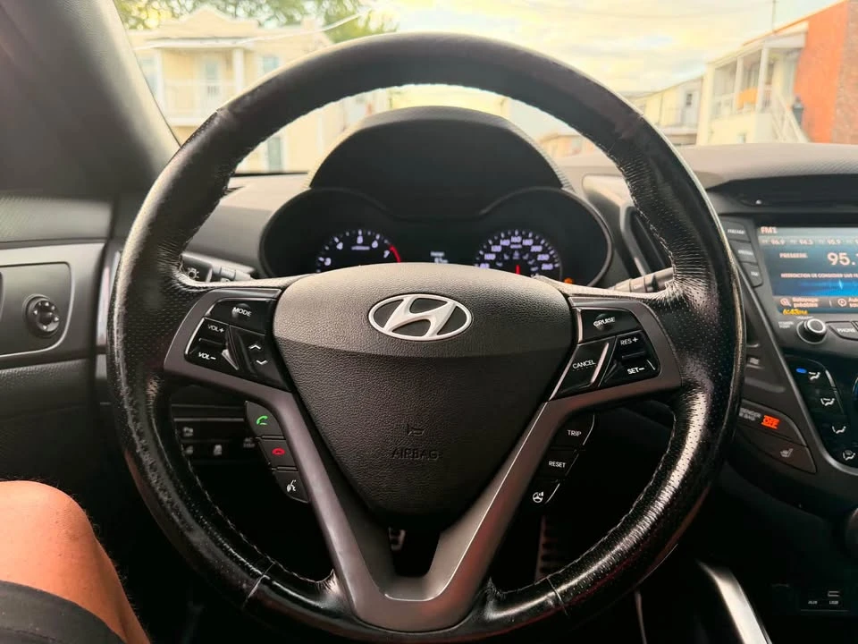 2016 Hyundai Veloster - Image 9 of 13
