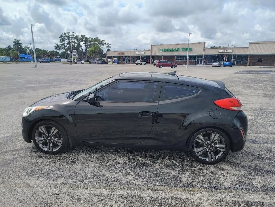 2016 Hyundai Veloster - Image 8 of 9