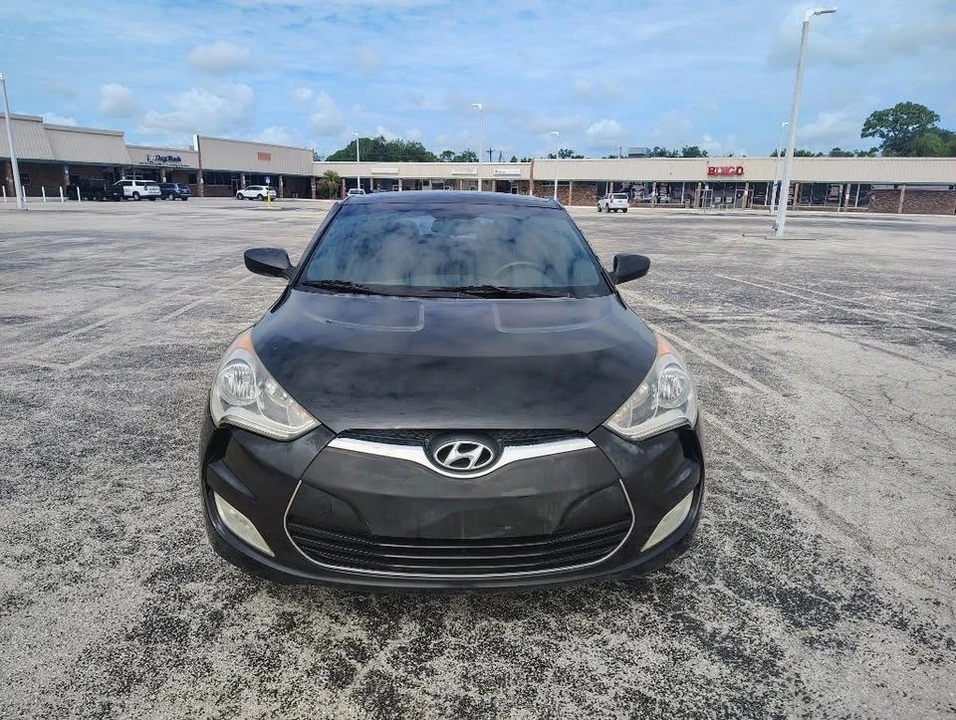 2016 Hyundai Veloster - Image 2 of 9