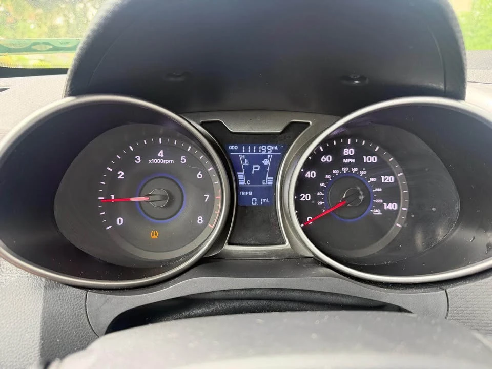 2016 Hyundai Veloster - Image 9 of 12