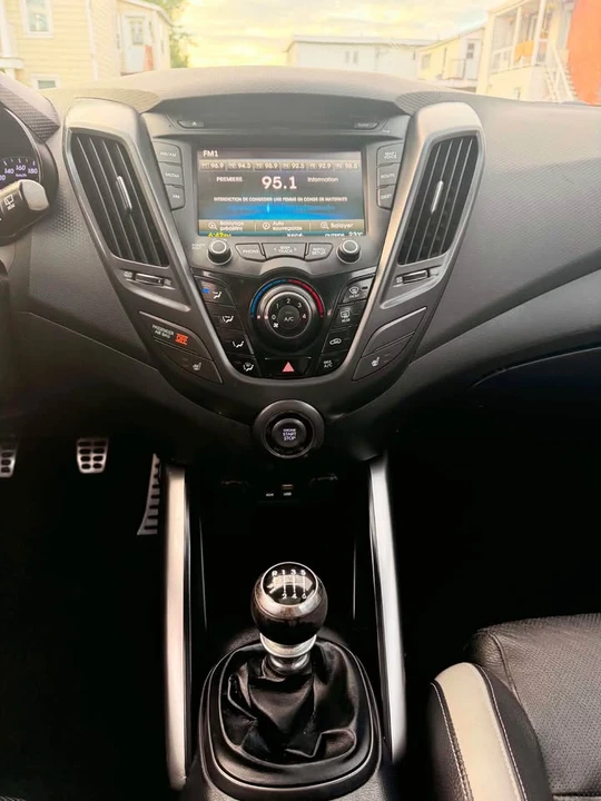 2016 Hyundai Veloster - Image 11 of 13