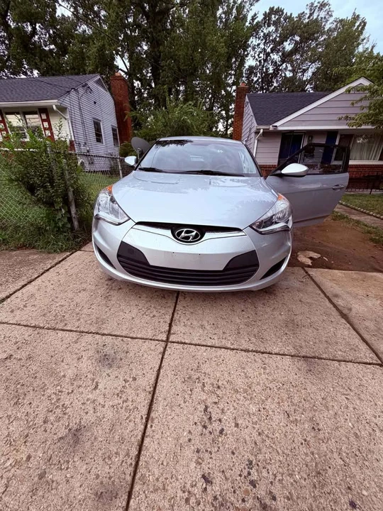 2016 Hyundai Veloster - Image 2 of 19