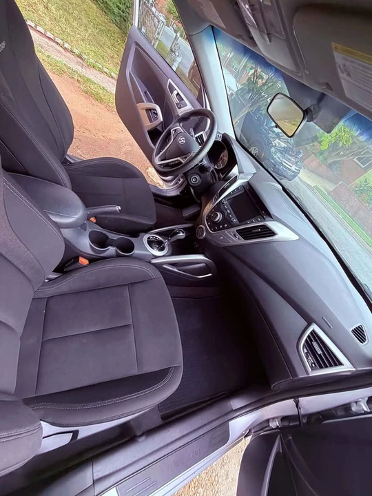 2016 Hyundai Veloster - Image 14 of 19