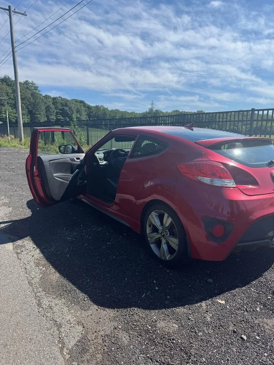 2016 Hyundai Veloster - Image 4 of 5