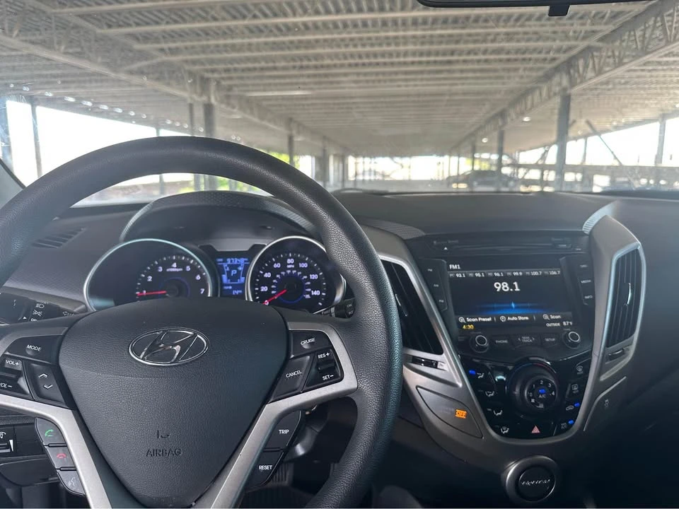 2016 Hyundai Veloster - Image 8 of 9