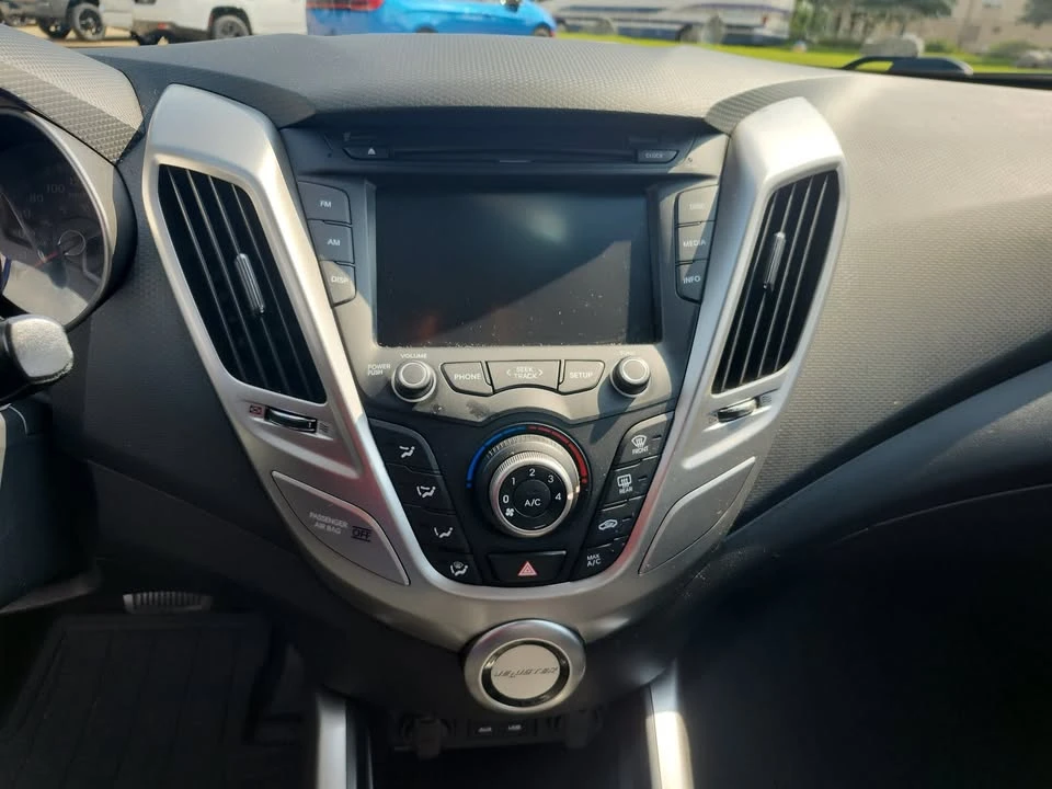 2016 Hyundai Veloster - Image 18 of 19