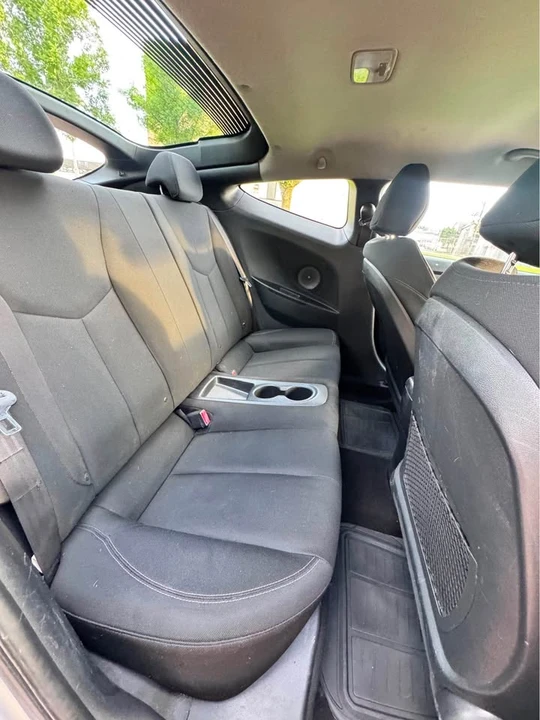 2016 Hyundai Veloster - Image 10 of 12