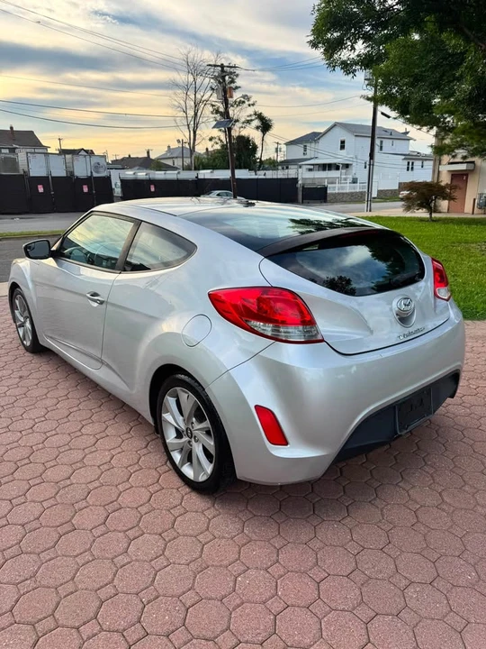 2016 Hyundai Veloster - Image 4 of 12