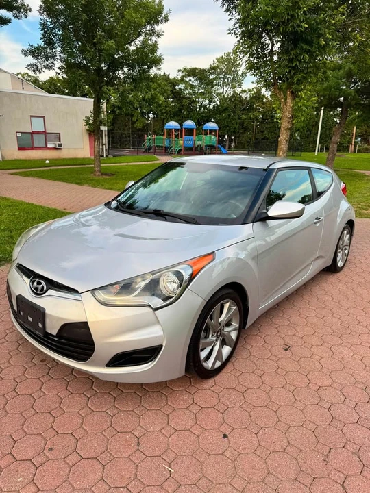 2016 Hyundai Veloster - Image 2 of 12