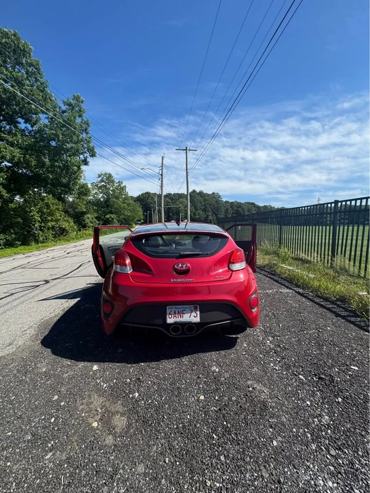 2016 Hyundai Veloster - Image 2 of 5