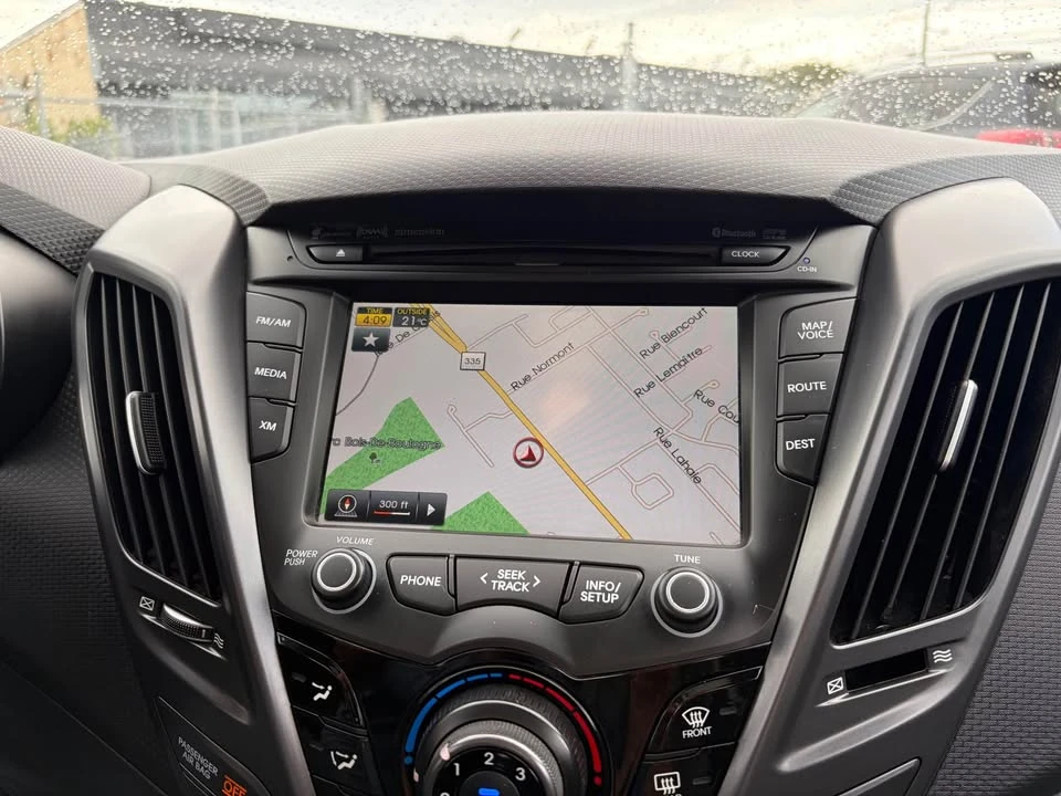 2016 Hyundai Veloster - Image 10 of 11