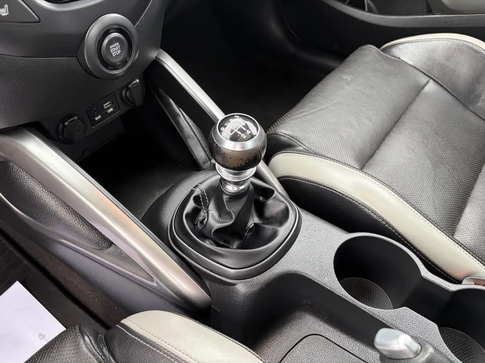 2016 Hyundai Veloster - Image 9 of 11