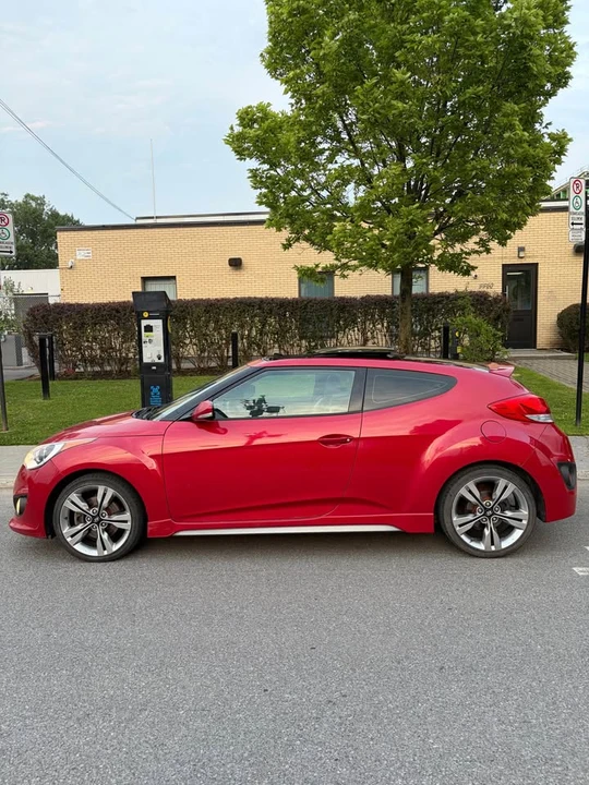 2016 Hyundai Veloster - Image 2 of 10