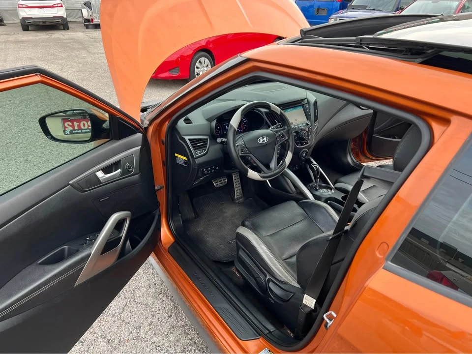 2016 Hyundai Veloster - Image 9 of 17