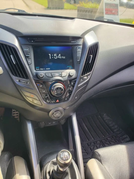 2016 Hyundai Veloster - Image 15 of 15