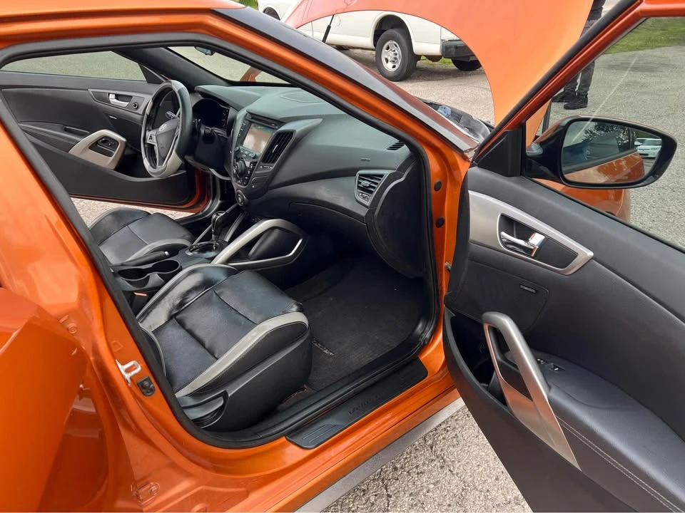 2016 Hyundai Veloster - Image 10 of 17