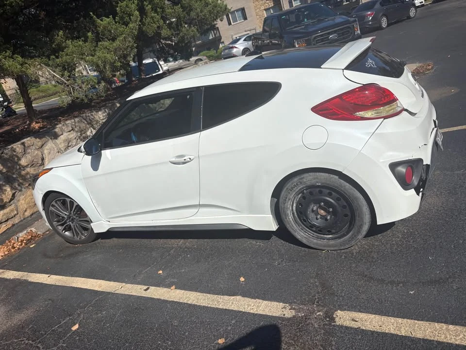 2016 Hyundai Veloster - Image 4 of 4