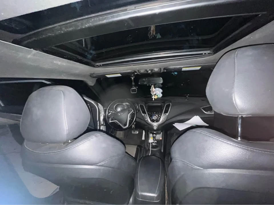 2016 Hyundai Veloster - Image 10 of 12