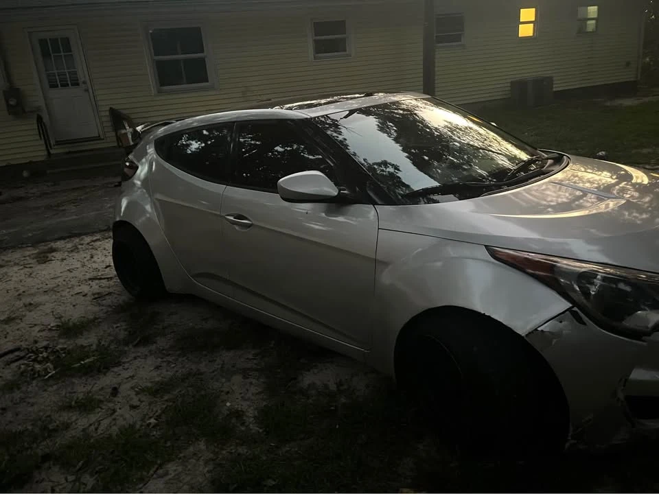 2016 Hyundai Veloster - Image 2 of 12