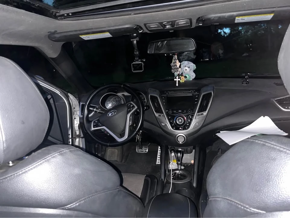 2016 Hyundai Veloster - Image 11 of 12