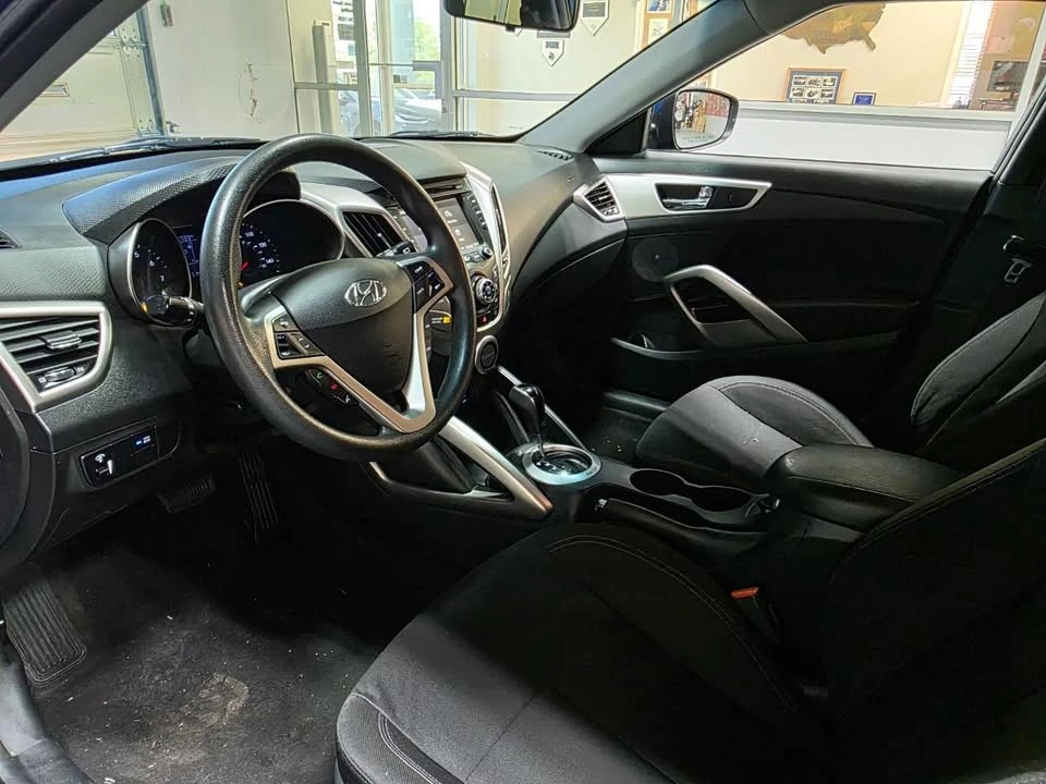 2016 Hyundai Veloster - Image 16 of 20