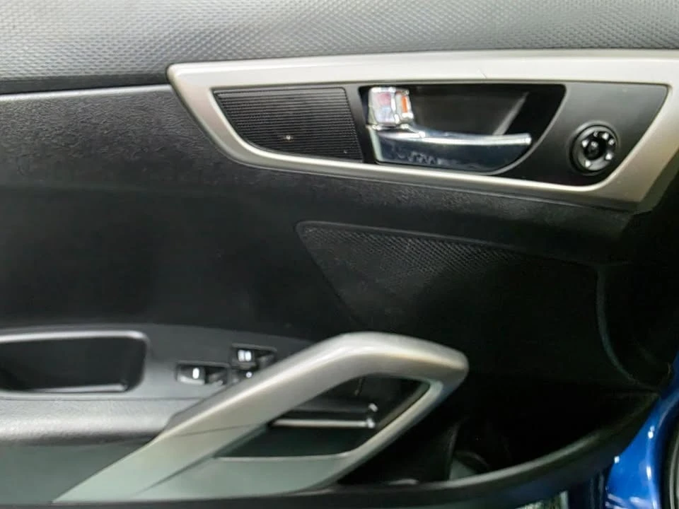2016 Hyundai Veloster - Image 19 of 20