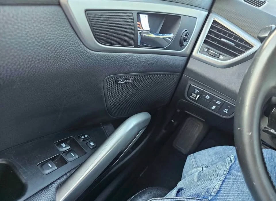 2016 Hyundai Veloster - Image 10 of 20
