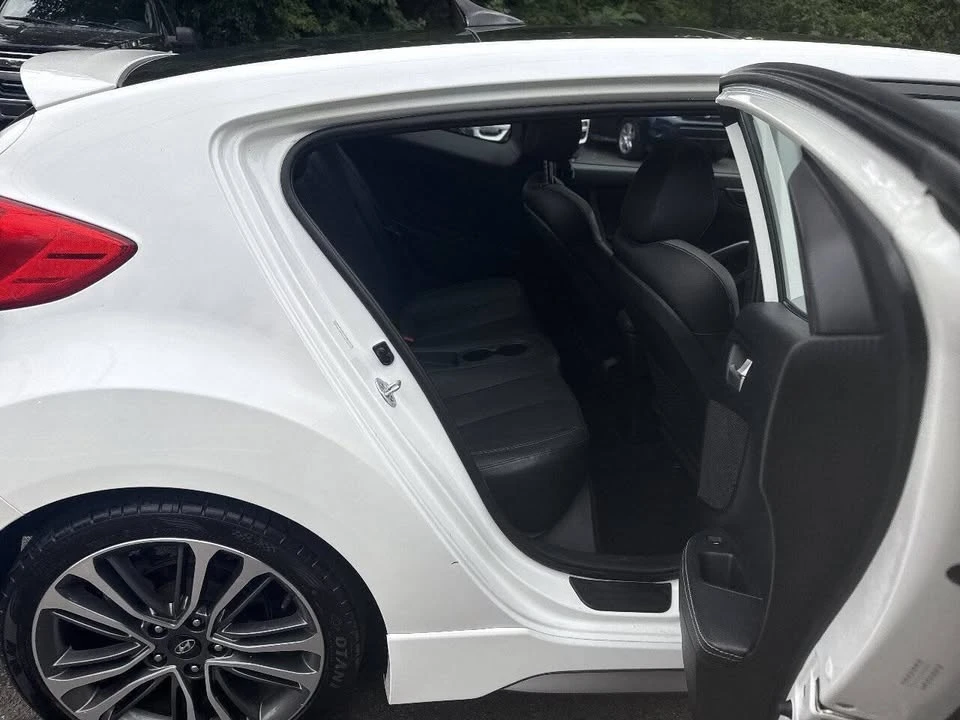 2016 Hyundai Veloster - Image 9 of 14