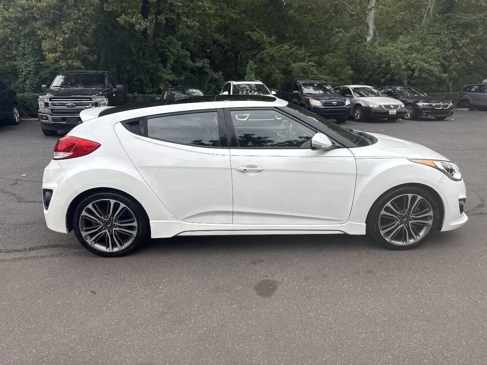 2016 Hyundai Veloster - Image 2 of 14