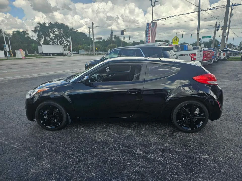 2016 Hyundai Veloster - Image 8 of 9
