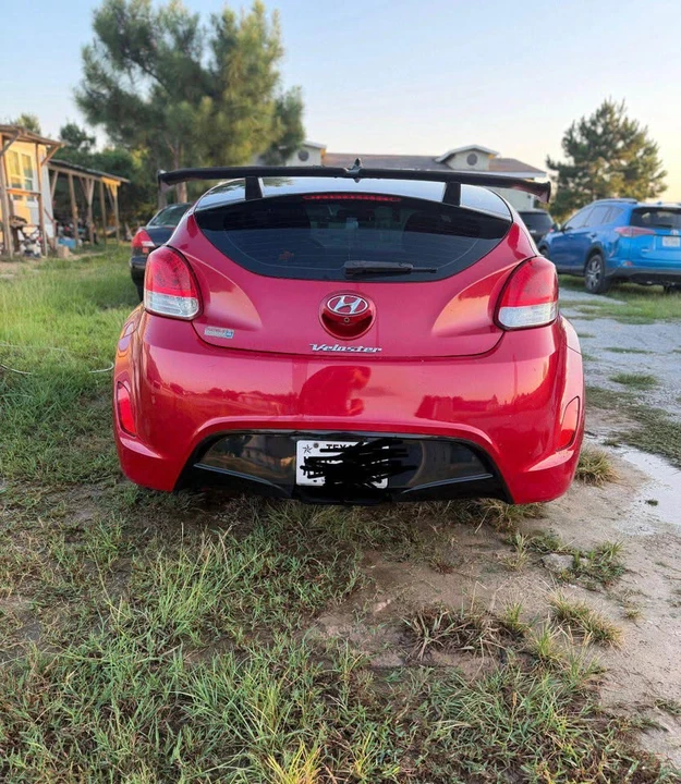 2016 Hyundai Veloster - Image 2 of 5