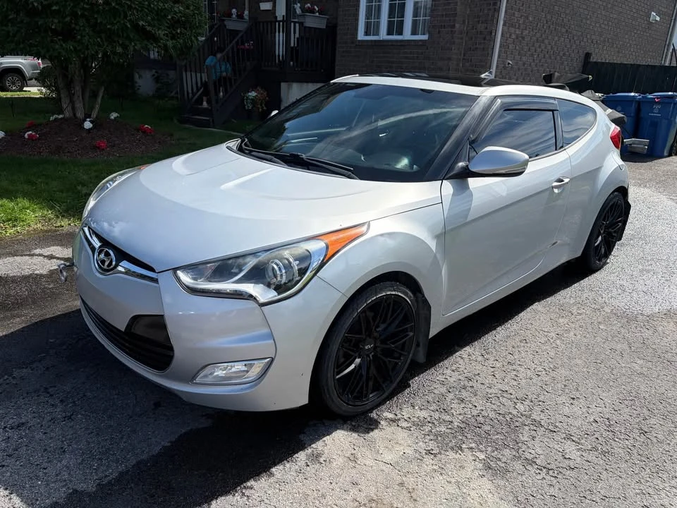 2016 Hyundai Veloster - Image 2 of 5