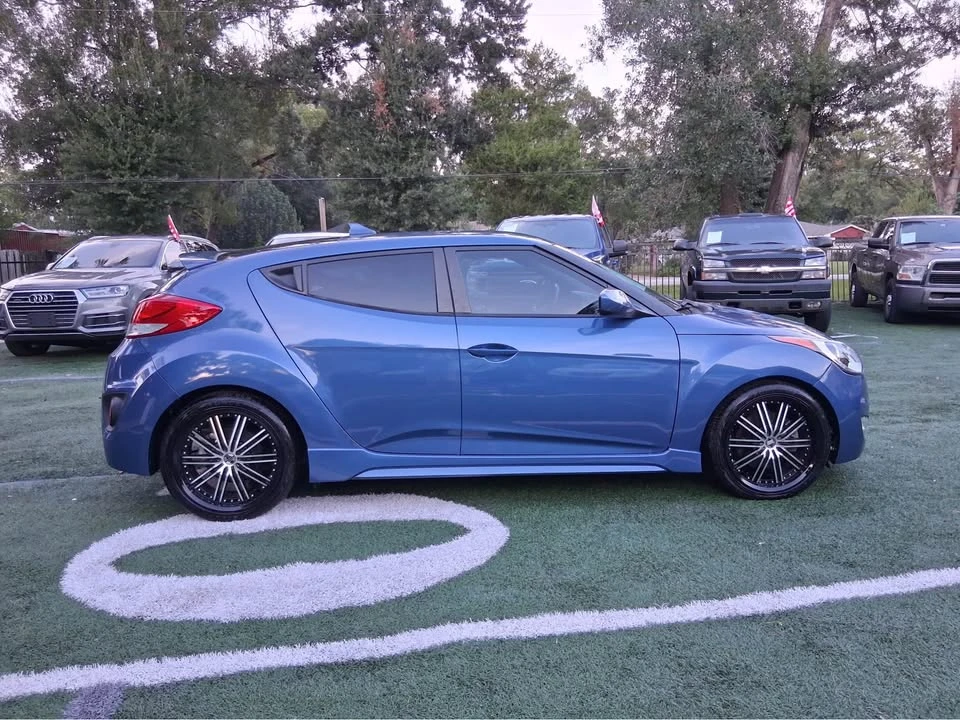 2016 Hyundai Veloster - Image 10 of 13