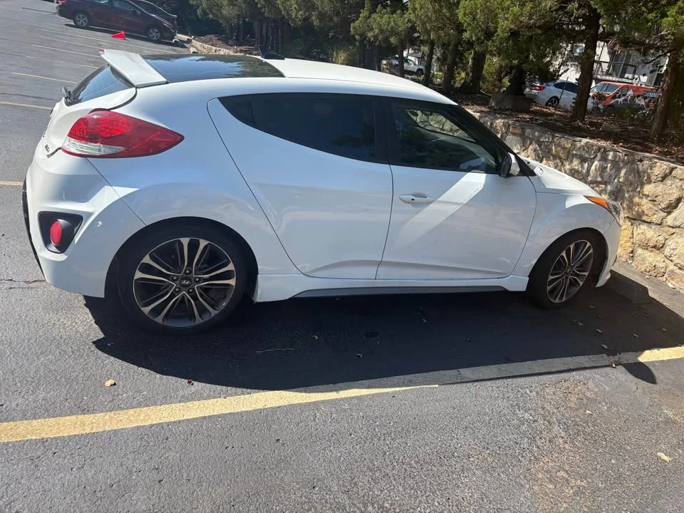 2016 Hyundai Veloster - Image 3 of 4