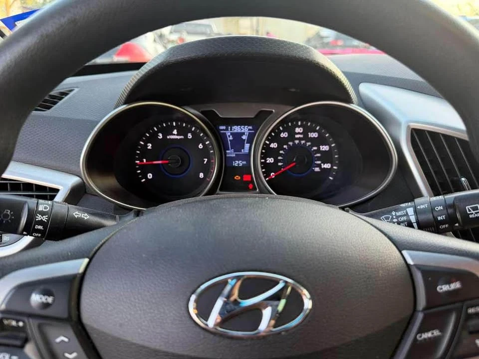 2016 Hyundai Veloster - Image 4 of 5