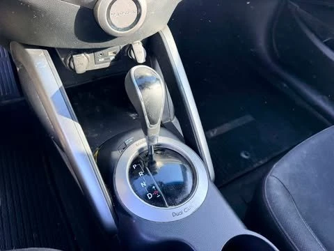 2016 Hyundai Veloster - Image 6 of 8