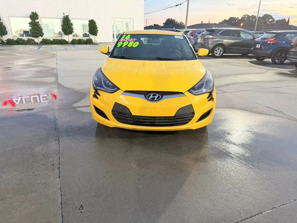 2016 Hyundai Veloster - Image 2 of 11