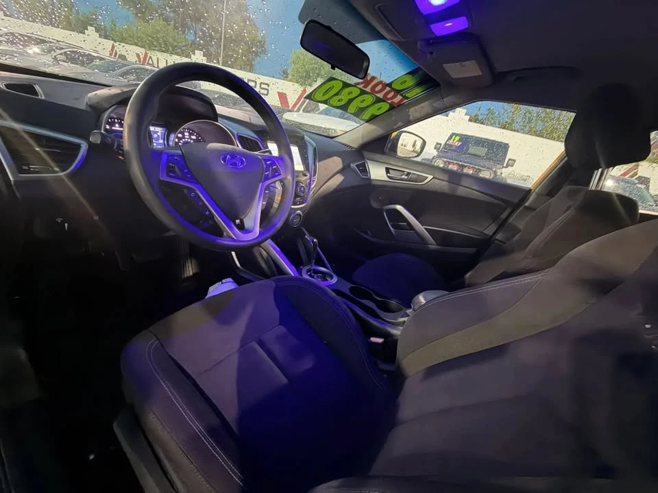 2016 Hyundai Veloster - Image 10 of 11