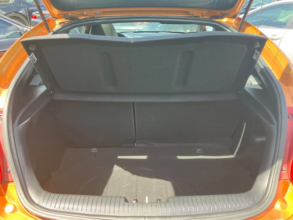 2016 Hyundai Veloster - Image 8 of 9