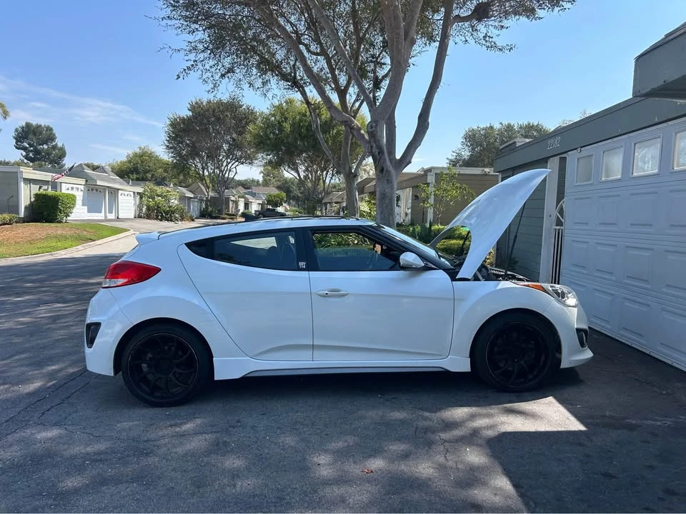 2016 Hyundai Veloster - Image 5 of 8