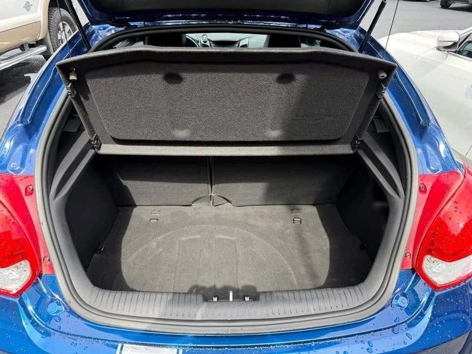 2016 Hyundai Veloster - Image 18 of 19