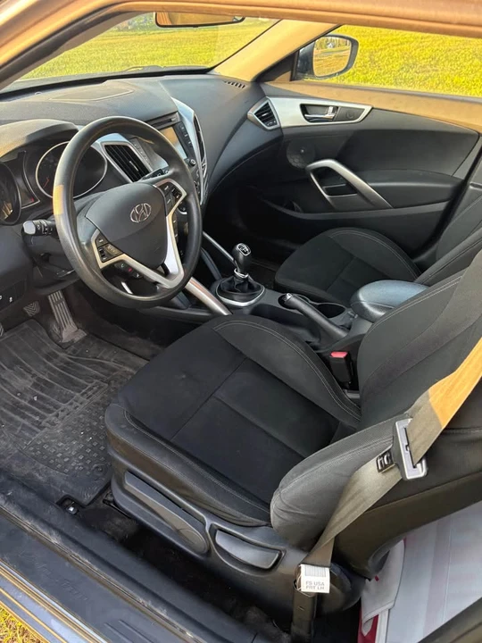 2016 Hyundai Veloster - Image 7 of 10