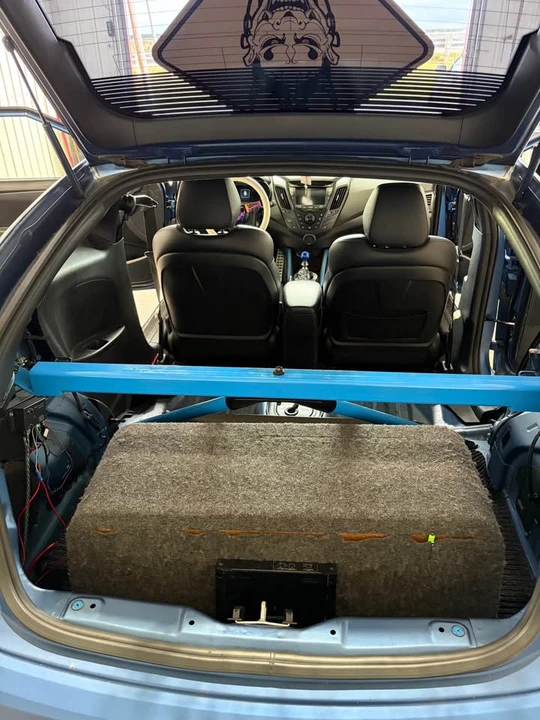 2016 Hyundai Veloster - Image 9 of 16