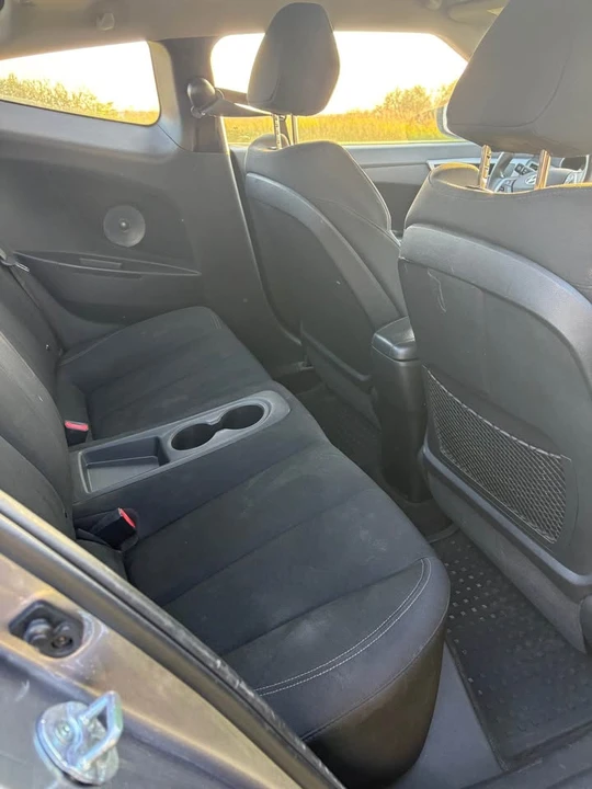 2016 Hyundai Veloster - Image 4 of 10