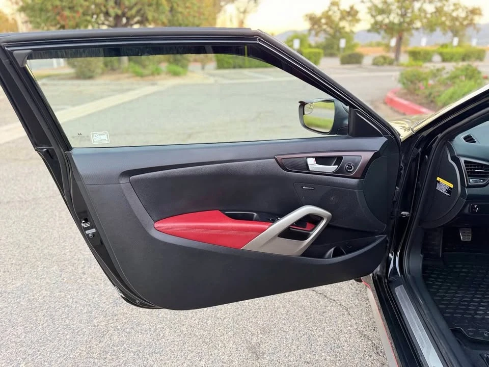 2016 Hyundai Veloster - Image 18 of 20