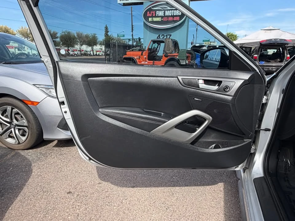 2016 Hyundai Veloster - Image 4 of 12