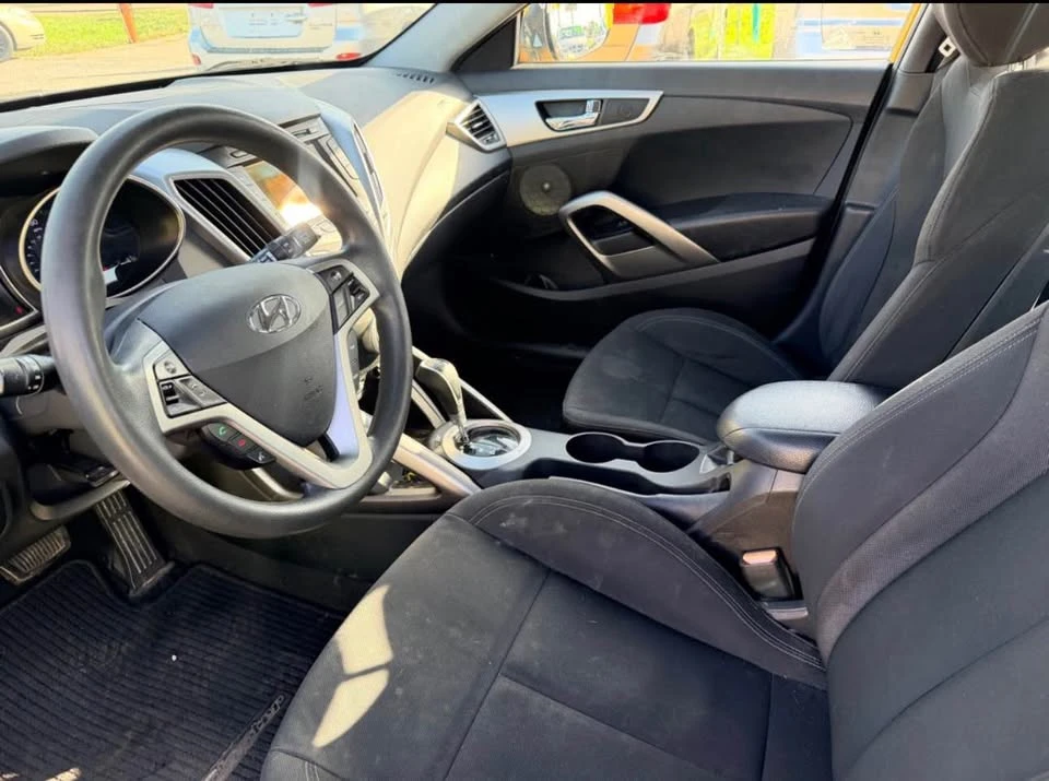2016 Hyundai Veloster - Image 6 of 8