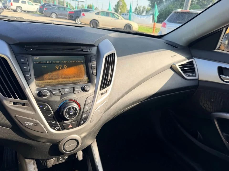2016 Hyundai Veloster - Image 6 of 7