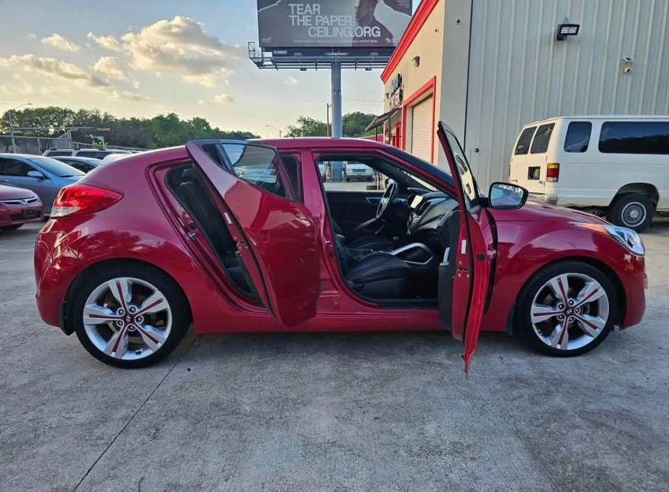 2016 Hyundai Veloster - Image 16 of 20